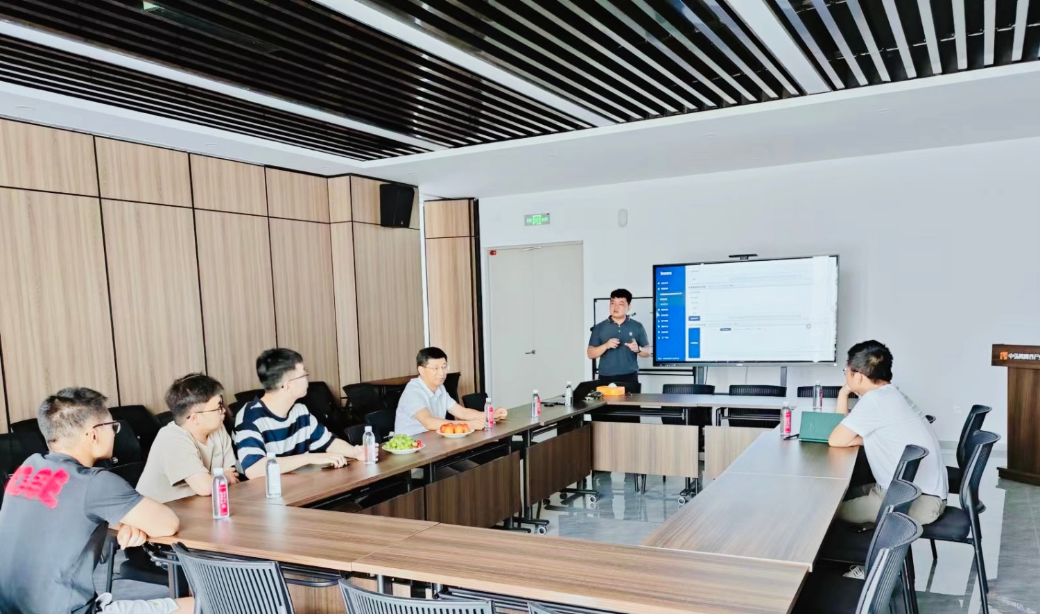 ϿƼW(xu)Ϣ̌W(xu)ԺԺL(zhng)I(lng)F(tun)(du)˾ܝ(rn)(sh)(j)̎_չg(sh)ו(hu)